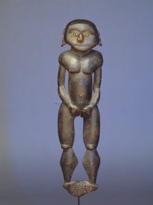 Sculpture à planter. Ancienne collection Himmelheber, 1932. Probablement XVIIIe siècle. Bois : 37,5 × 9 × 5,5 cm. © Museum der Kulturen, Bâle.