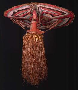 Masque de danse, Sulka, Nouvelle-Bretagne. Collecté par A.B. Lewis, durant l’expédition Joseph N. Field, 1909-1913. © The Field Museum, Chicago, A111293c. Photo J. Weinstein et D. Alexander White.