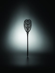 Spatule à chaux, îles Hermit. Bois. H. : 38 cm.  Ex-coll. Julius Konietzko, Hambourg. 