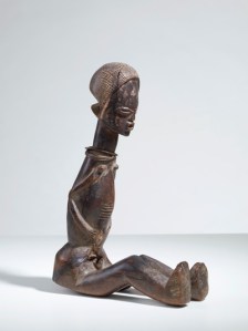 Statuette, Tabwa, R.D.C. XIXe-XXe siècle. Bois. H. : 33,5 cm. Ex-coll. Carel van Lier, Amsterdam ; Alfred Flechtheim, Berlin ; donation Eduard von der Heydt. © Museum Rietberg Zürich, RAC 604.
