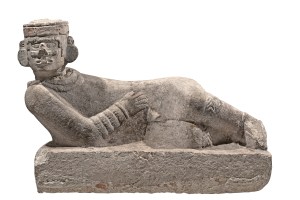 Autel sacrificiel « Chac mool » représentant un homme couché, à la tête articulée. Chichén Itzá, Yucatán, Mexique. Postclassique ancien (900-1250 ap. J.-C.). Dim. : 82,5 x 126,5 x 65 cm. © Museo Regional de Antropologia, palais Cantón, Mérida,, Yucatán, Mexique. Réf. 10-569277. Photo. : I. Guevara.