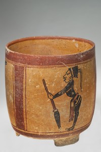 Écuelle en céramique à couvercle à tête de jaguar noir, Becán, Campeche, Mexique. Classique ancien (250-600 ap. J.-C.). Les yeux rouge vif renforcent les notions de ténèbres et d’obscurité associées à ce félin. © Museo Regional de Campeche, fort de San Miguel, ville de Campeche. Réf. : Maya-NCH-2358. Photo : I. Guevara.