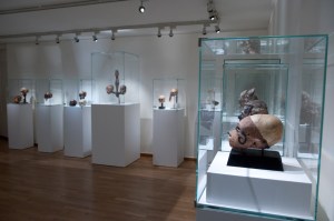 Vue de l’exposition Golgotha, regard vers les ancêtres, Paris, 2014.