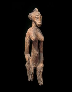 Figure féminine déblé, « Premier maître de Lataha », Côte d’Ivoire, centre du pays sénoufo, vers 1900. H. : 98 cm. © Museum Rietberg, Zurich, ex-coll. Emil Storrer, acquis vers 1952, Inv. RAF 301.