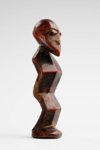 Statuette, Lega, République Démocratique du Congo. Bois. H. : 14,3 cm. Collectée in situ par D. P. Biebuyck, 1952. Photo. V. Everarts.