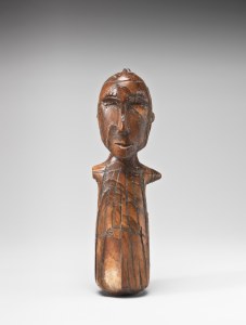 Figure masculine, Okvik/Old Bering Sea I, vers 250 av. J.-C.-100 ap. J.-C. Ivoire de morse. Dim. : 12,7 x 4,1 x 2,5 cm. A8020.