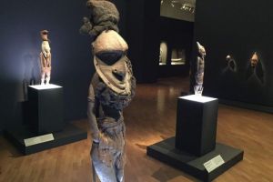 Exposition Myth + Magic, représentations d'ancêtres.