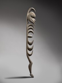 Figure yipwon, Papouasie Nouvelle-Guinée, début-milieu du XXe siècle. Bois. H. : 151 cm. ©
National Gallery of Australia, Canberra. Achat 2011.