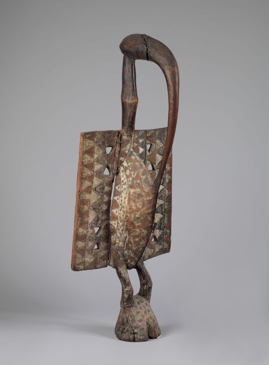 Figure d’oiseau setyen, kono, sibi ou porgarga, Sénoufo, Côte d’Ivoire. Bois et pigments. H. : 151,5 cm. © New York, The Metropolitan Museum of Art, The Michael C. Rockefeller Memorial Collection, legs de Nelson A. Rockefeller (1979). Inv. 1979.206.176. Photo Art Resource, N.Y.