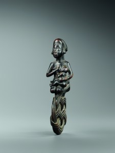 Amulette muswinga. Bois. H. : 15 cm. Acquise avant 1934. Coll. Privée. © H. Dubois.