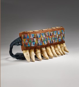 Amulette dents crocodile